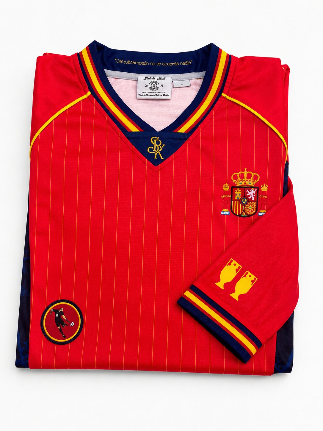 Camiseta roja Sabika personalizada con detalles bordados