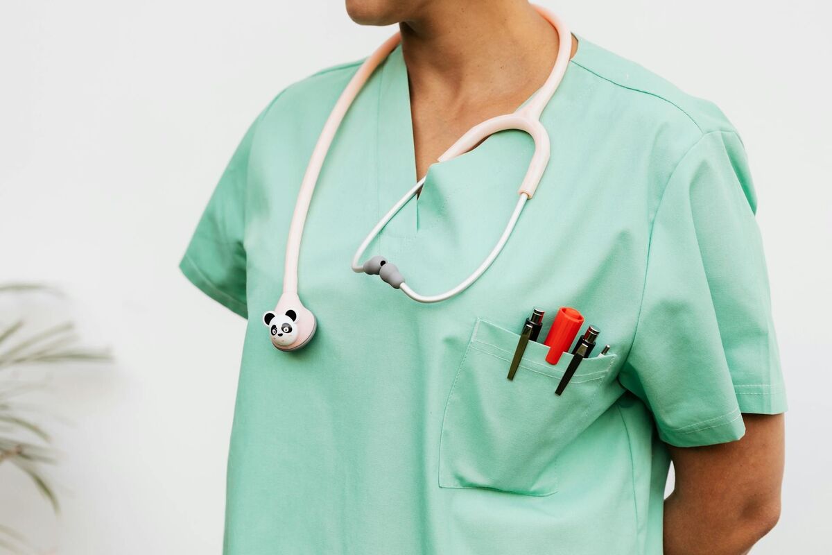 Ropa sanitaria personalizada para clínicas